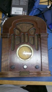 Antique-ish radio